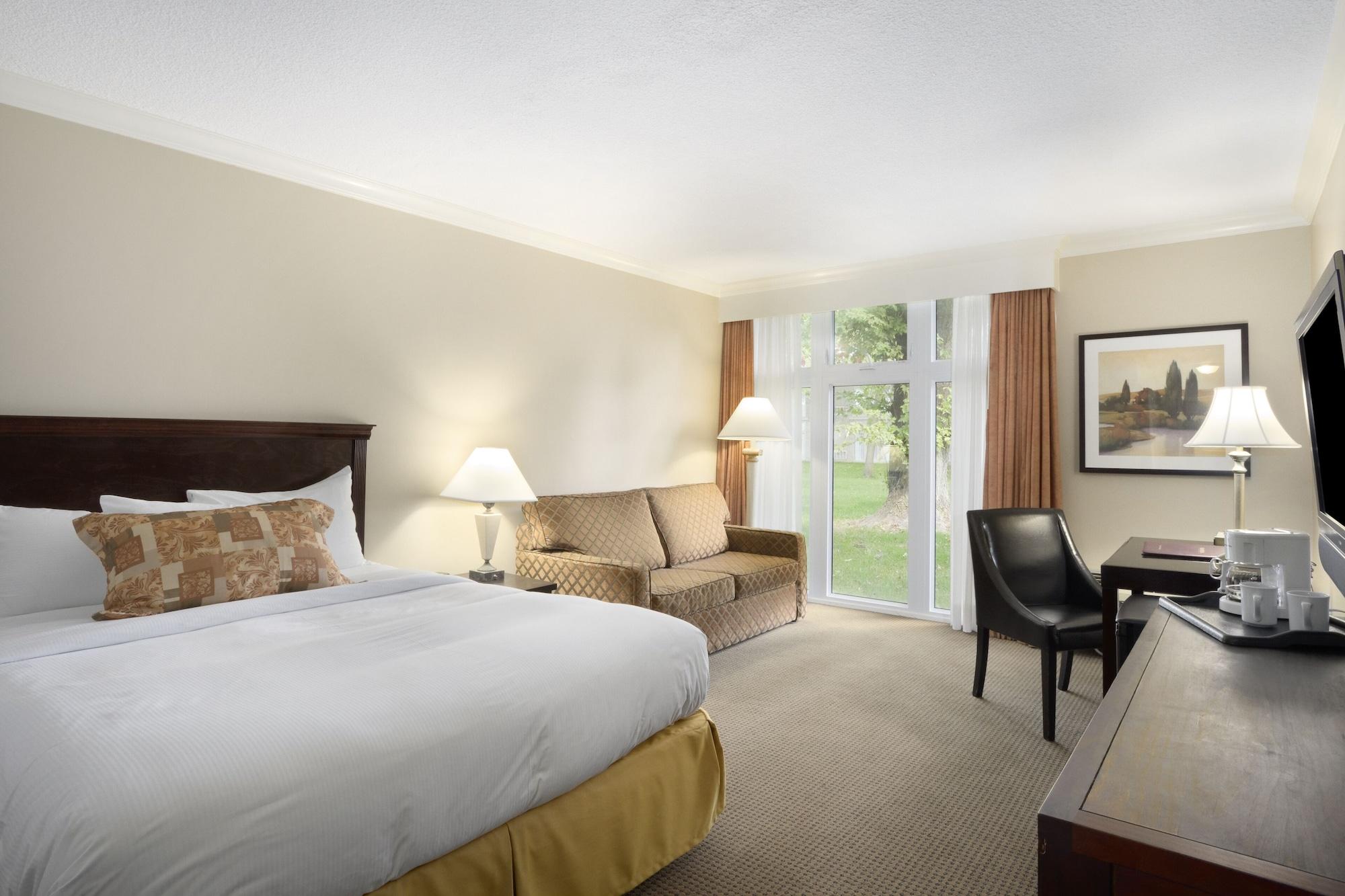 Ramada By Wyndham Cornwall Exterior photo