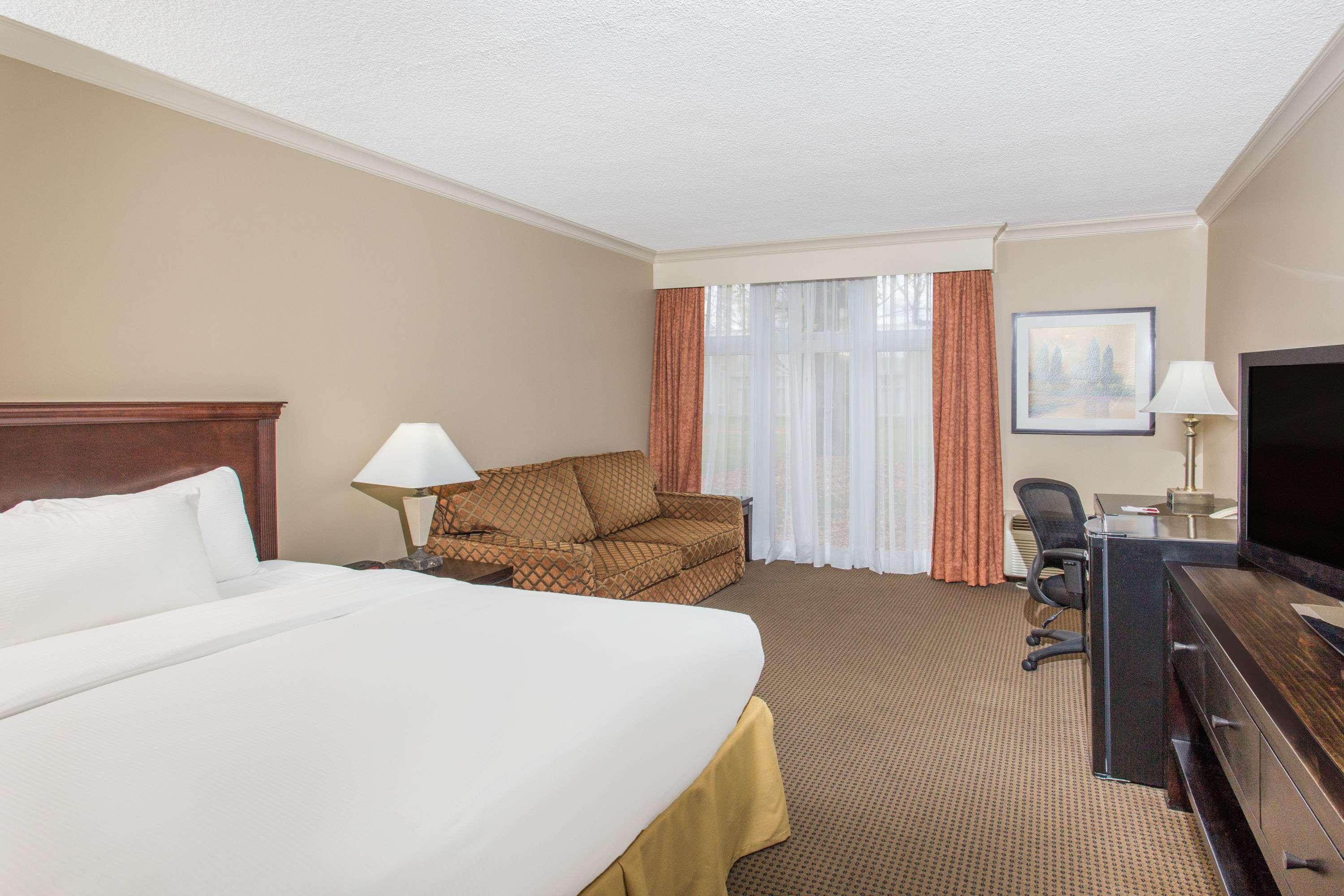 Ramada By Wyndham Cornwall Exterior photo