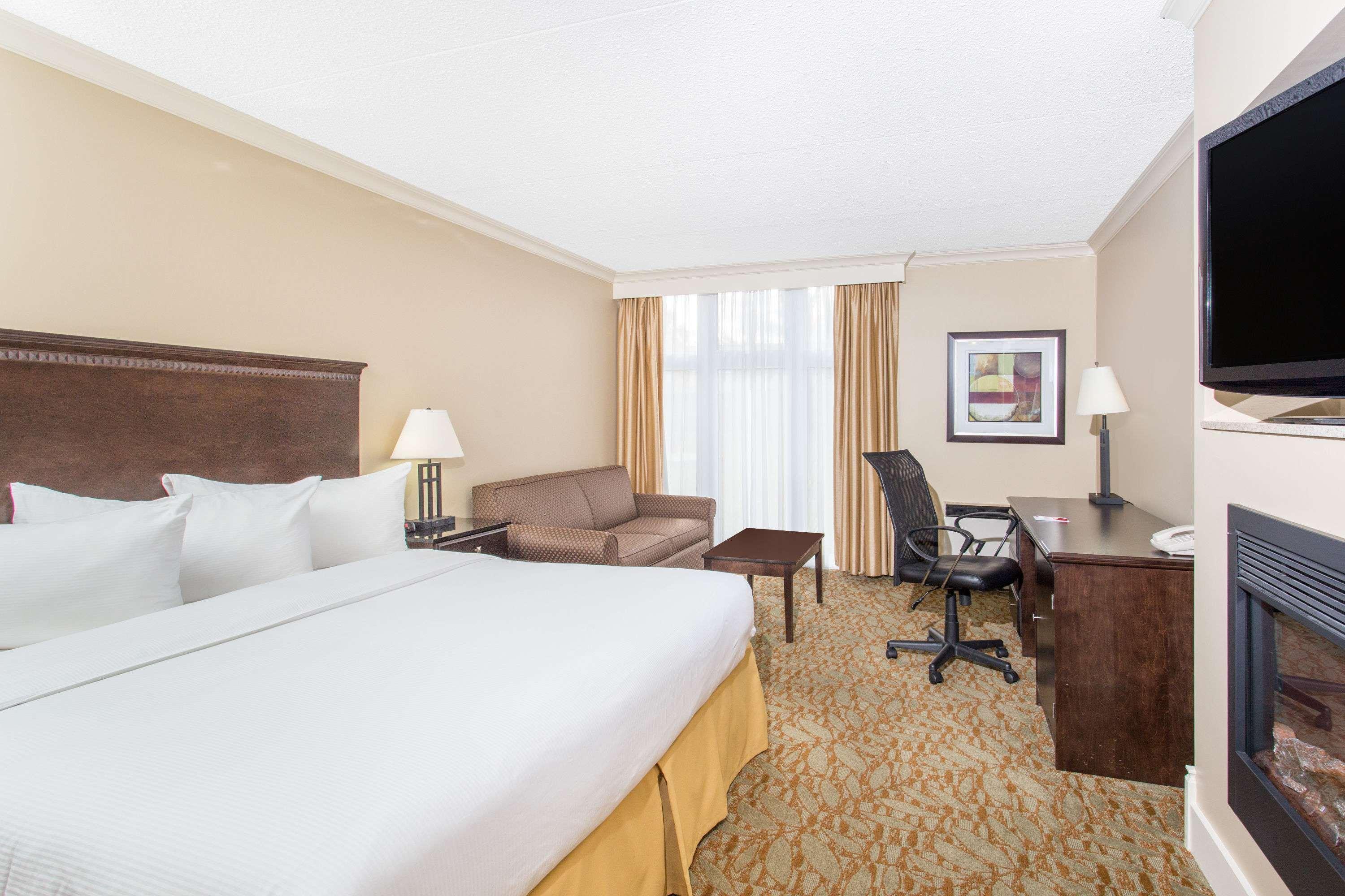 Ramada By Wyndham Cornwall Exterior photo