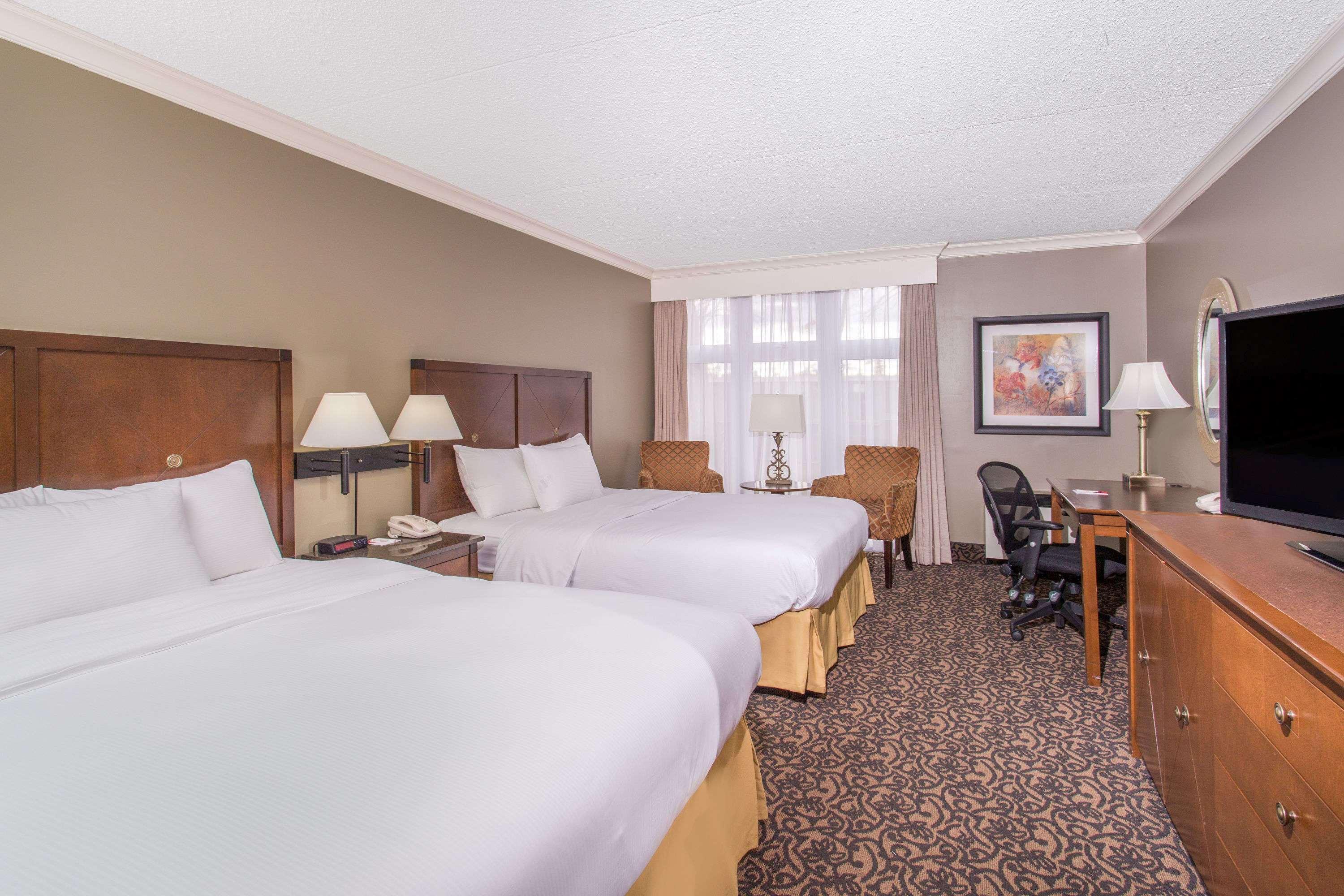 Ramada By Wyndham Cornwall Exterior photo