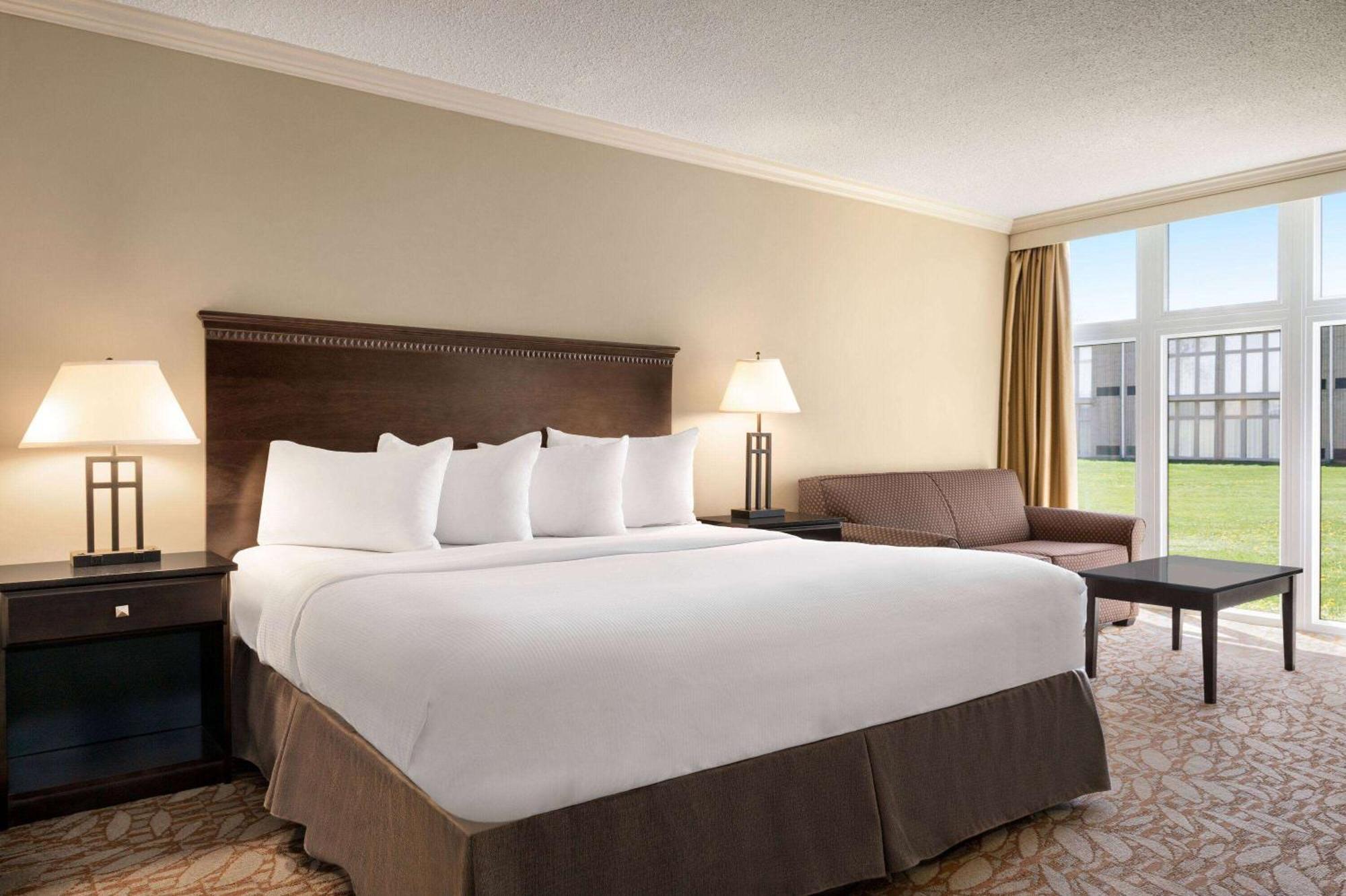 Ramada By Wyndham Cornwall Exterior photo